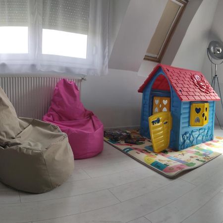 Ikon Apartman Hajdúszoboszló Buitenkant foto