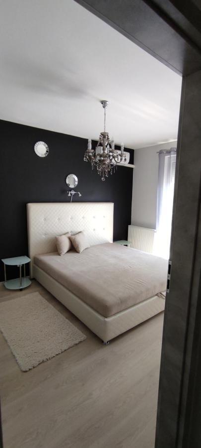 Ikon Apartman Hajdúszoboszló Buitenkant foto