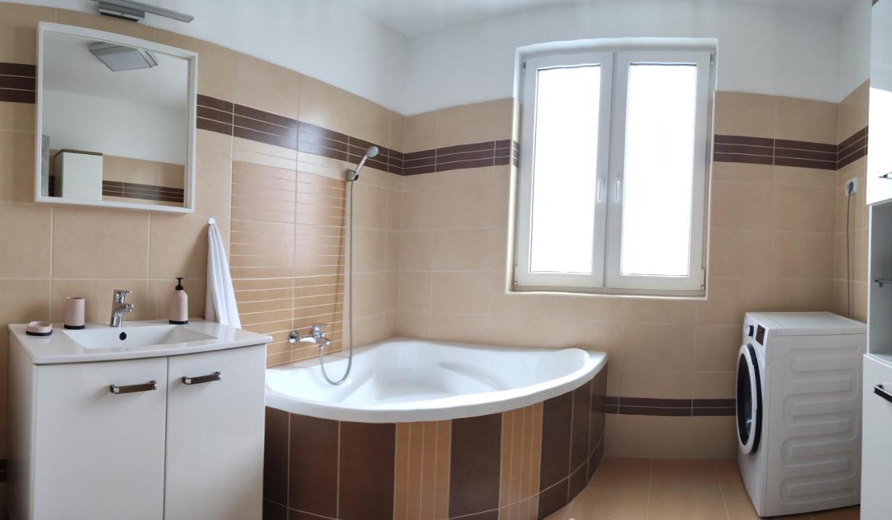 Ikon Apartman Hajdúszoboszló Buitenkant foto