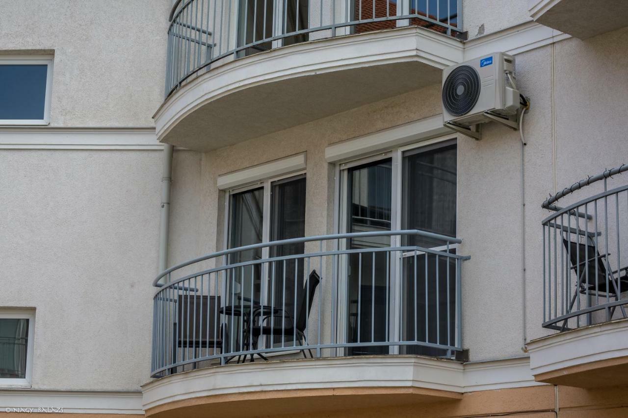 Ikon Apartman Hajdúszoboszló Buitenkant foto