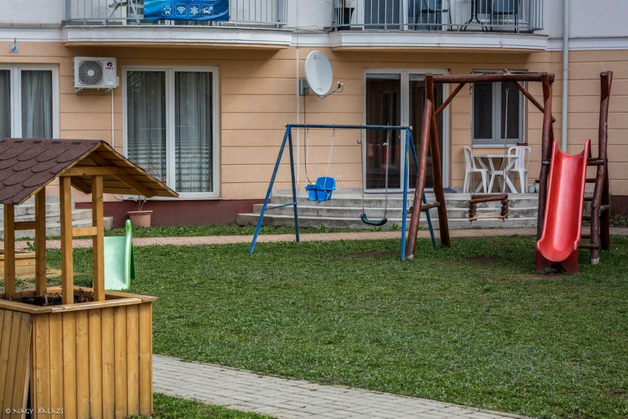 Ikon Apartman Hajdúszoboszló Buitenkant foto